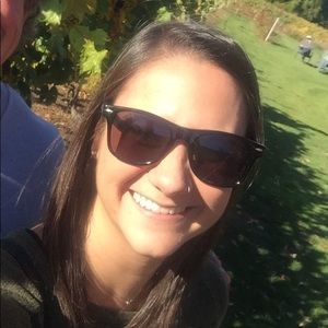 Meet your Posher, Emily